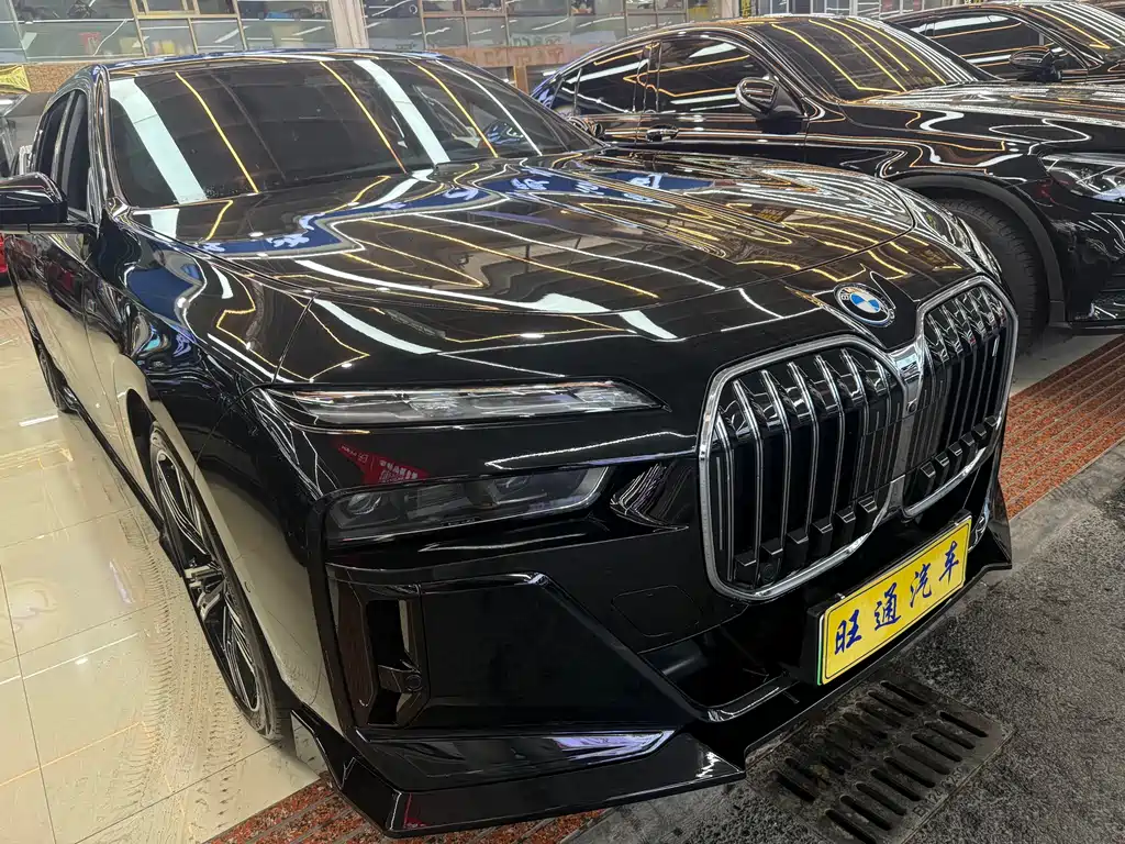BMW i7 2023 — фото 3