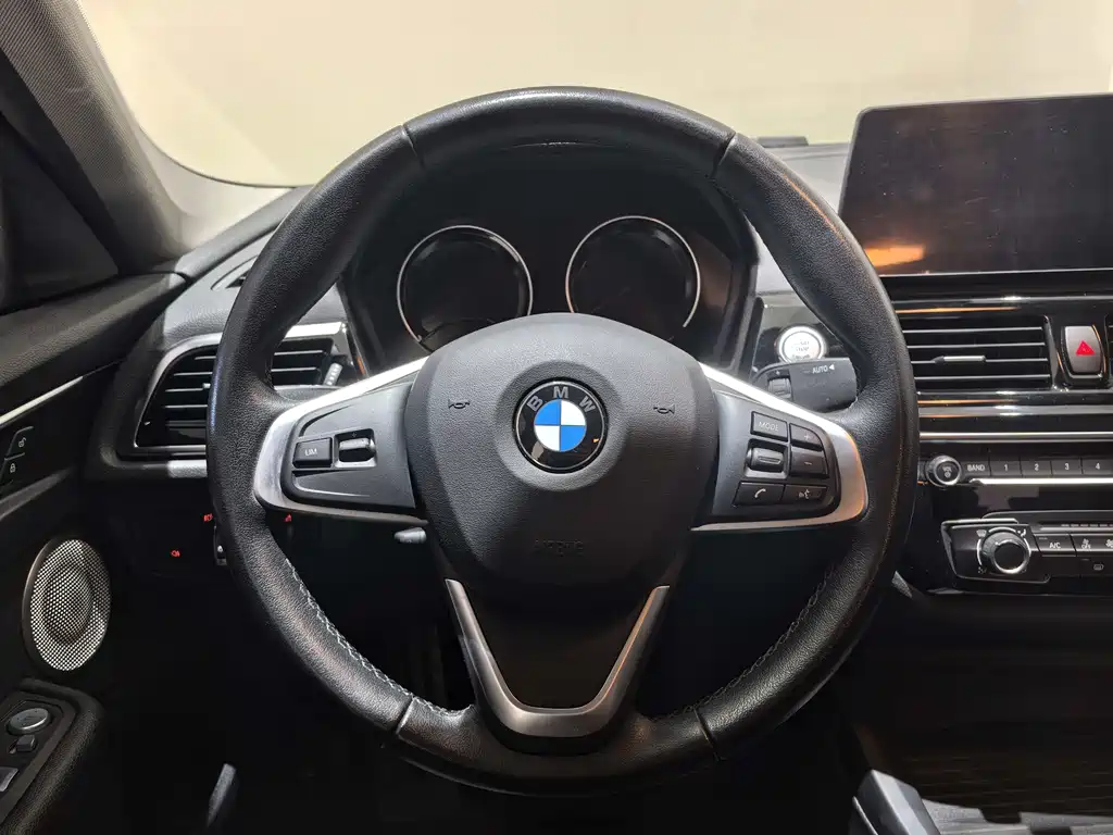 BMW 1 Series 2023 — фото 14