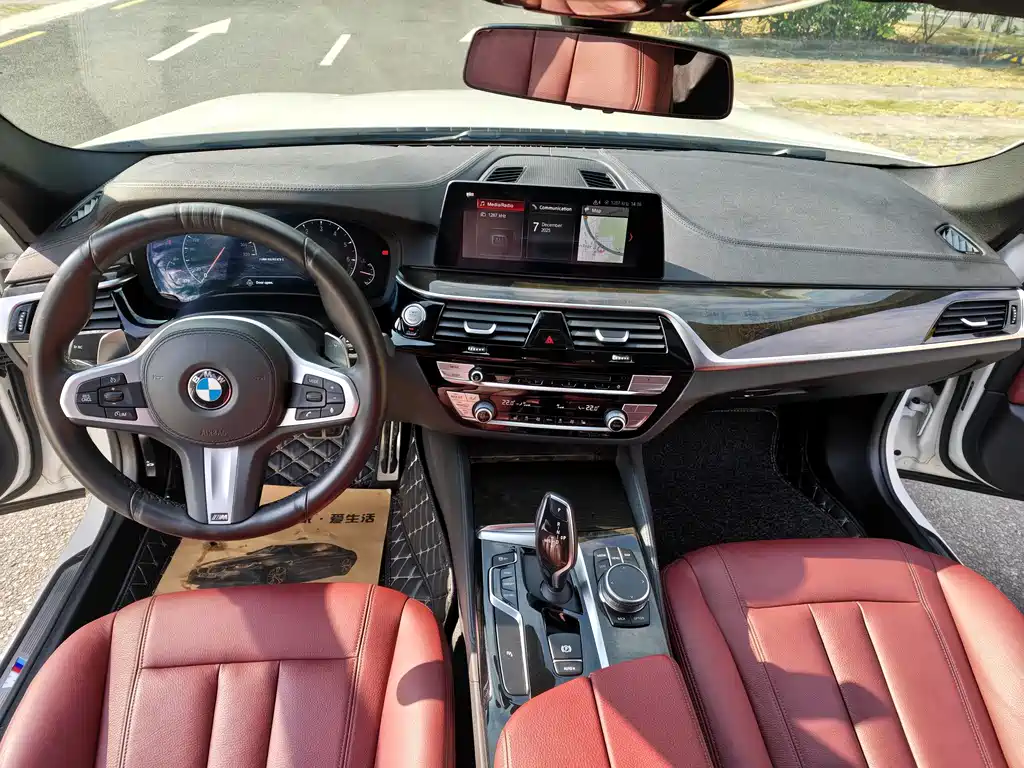 BMW 5 Series 2020 — фото 9