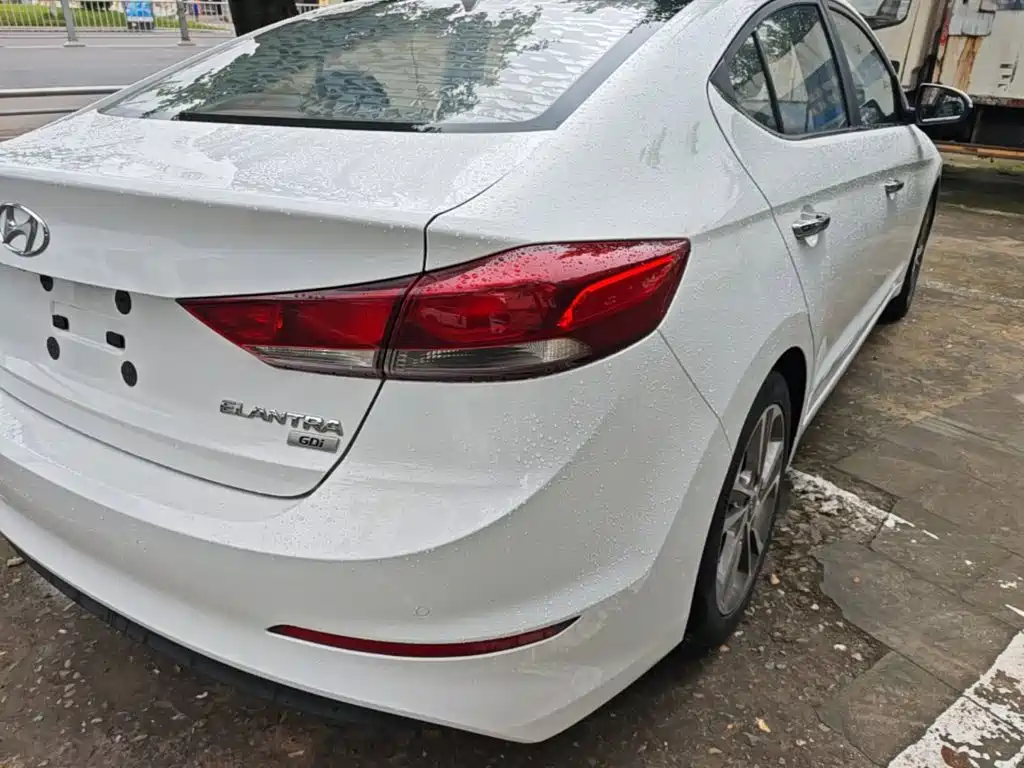 Hyundai Elantra 2016 — фото 8