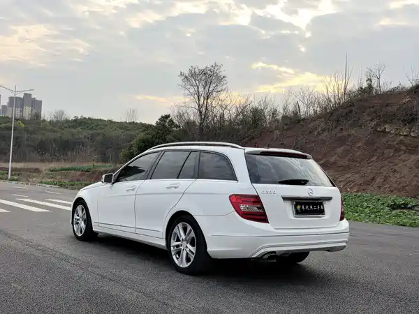 Mercedes-Benz C-Class 2011