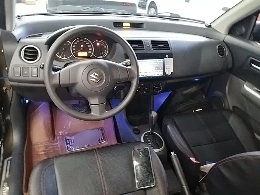 Suzuki Swift 2015 — фото 10