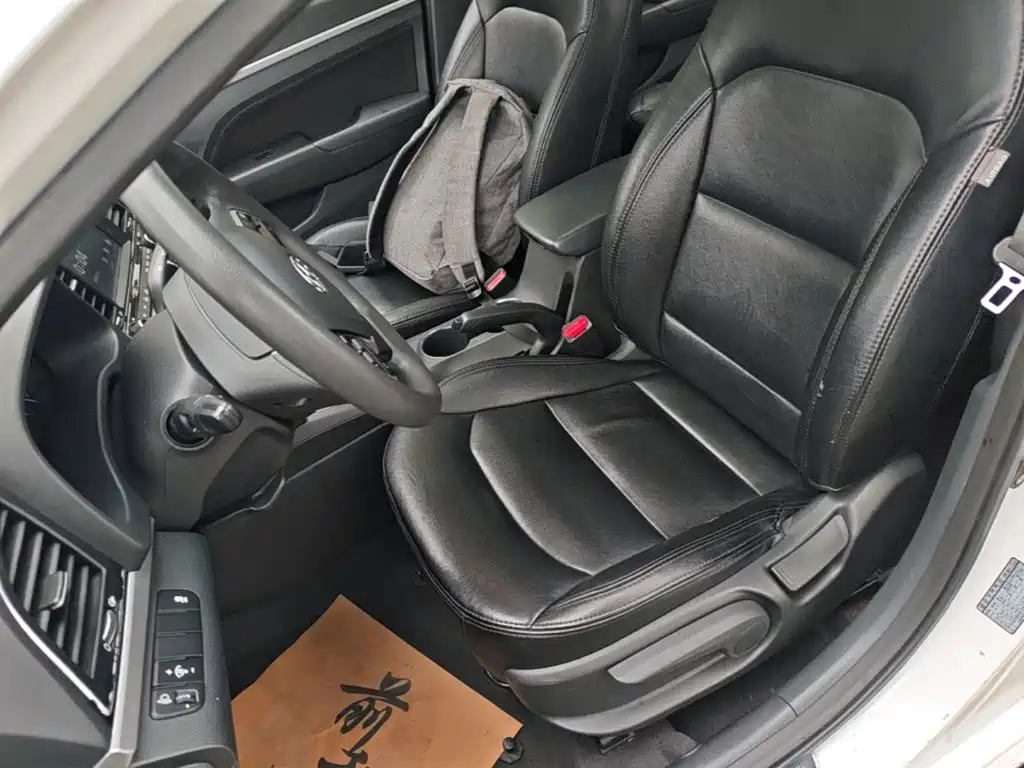 Hyundai Elantra 2016 — фото 15