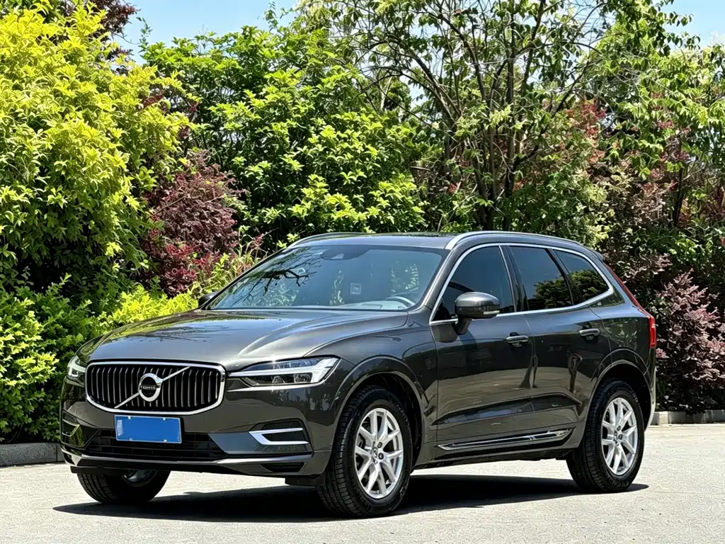 Volvo XC60 2021 — фото 1