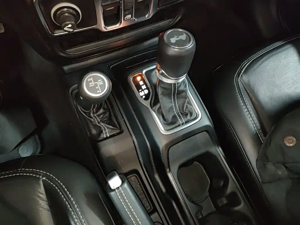 Jeep Wrangler 2021 — фото 14