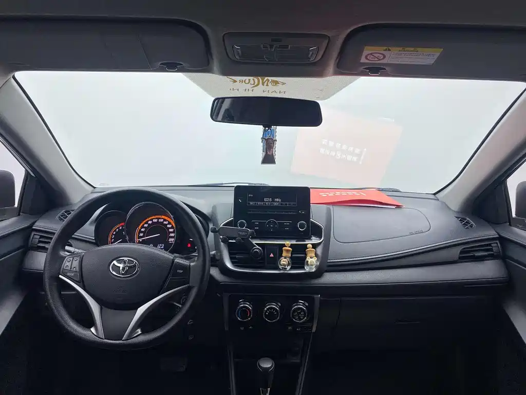 Toyota Yaris L 2022 — фото 15