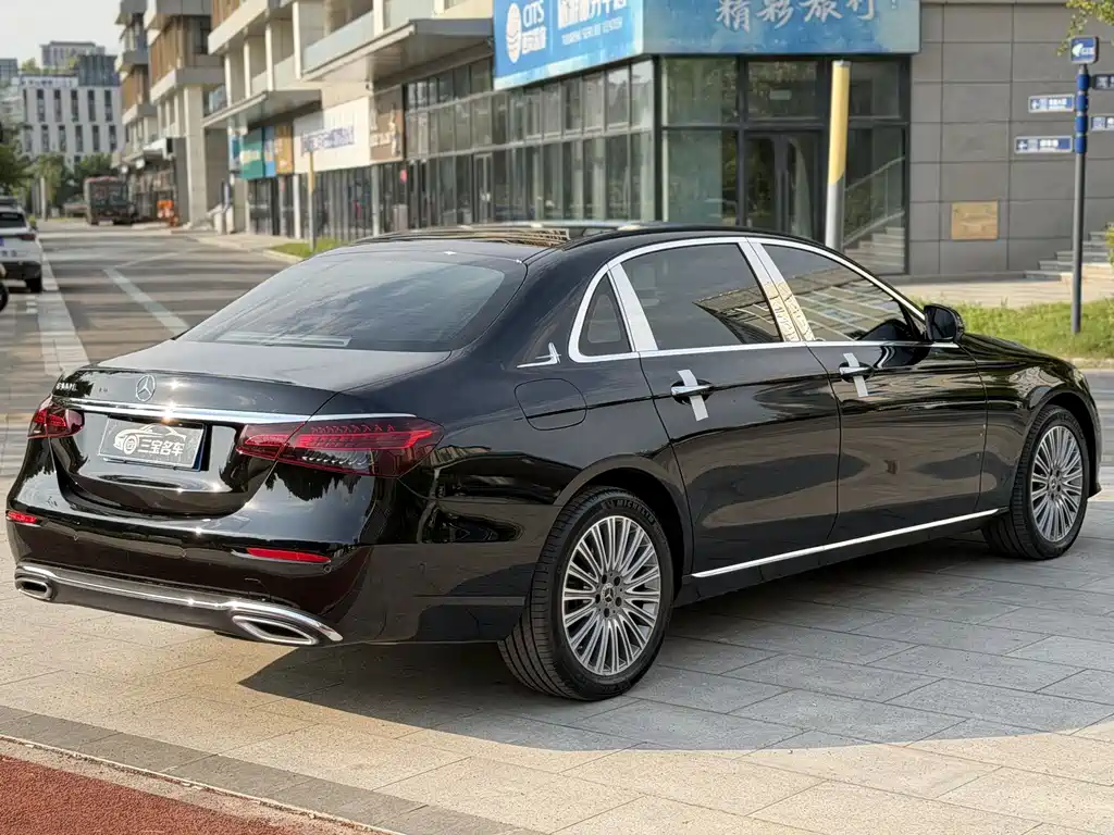 Mercedes-Benz E-Class 2023 — фото 13