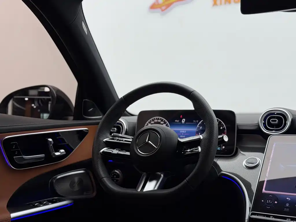 Mercedes-Benz C-Class 2023 — фото 7