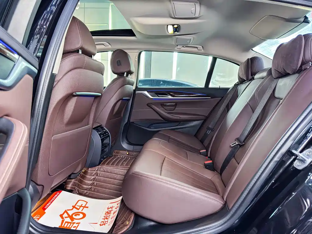 BMW 5 Series 2019 — фото 17
