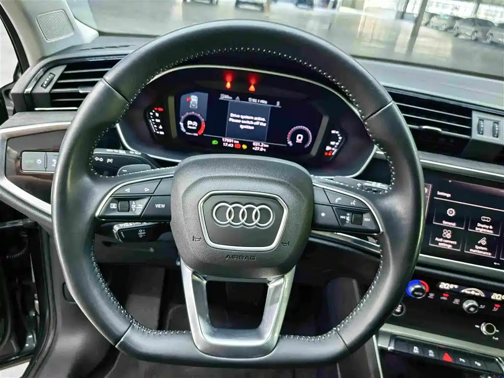 Audi Q3 2021 — фото 14
