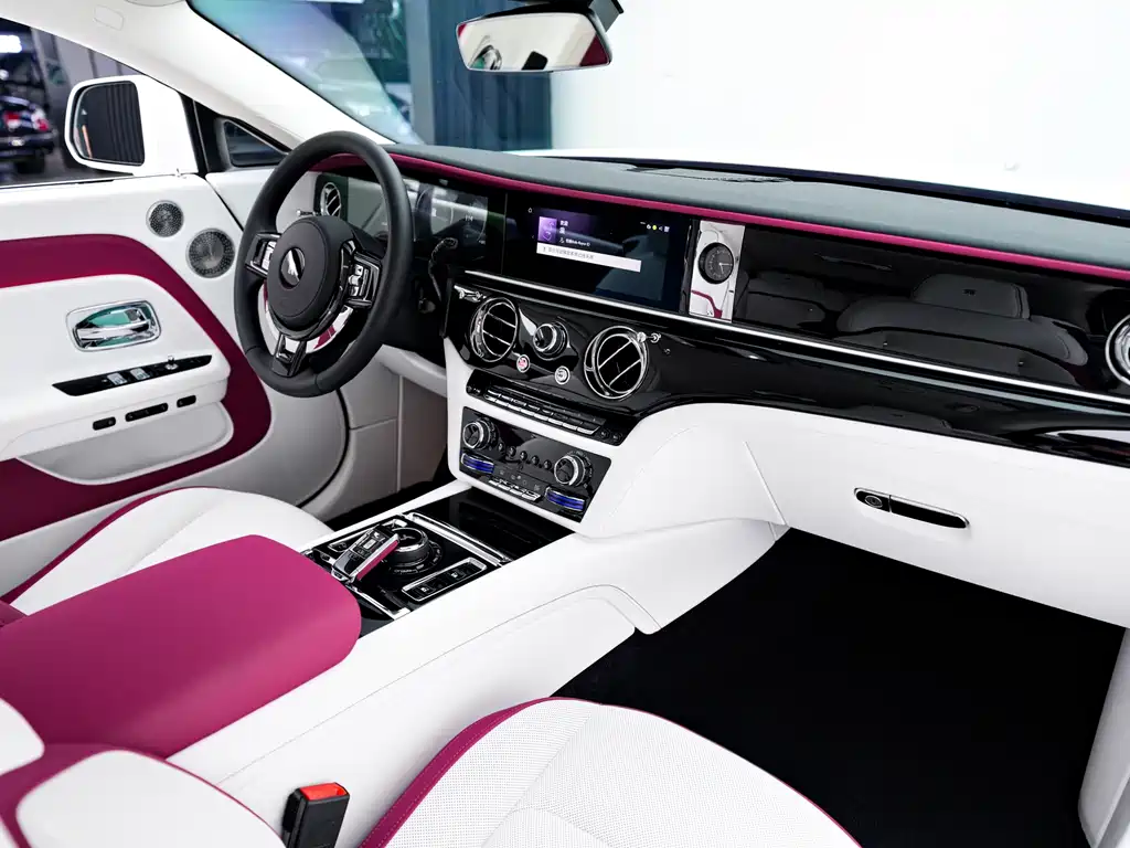 Rolls-Royce Phantom 2025 — фото 19