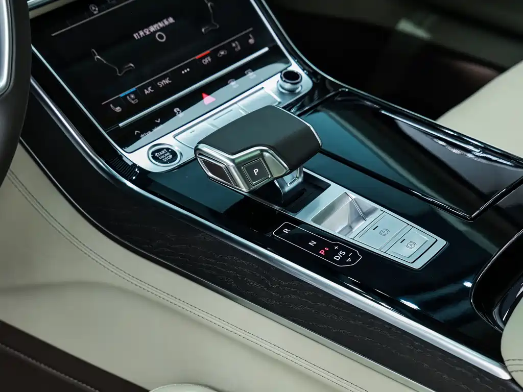 Audi A8 2023 — фото 21