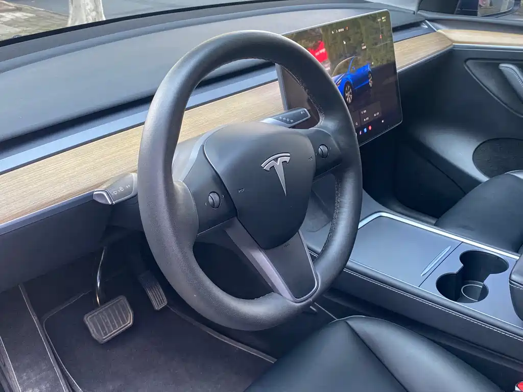 Tesla Model Y 2022 — фото 16