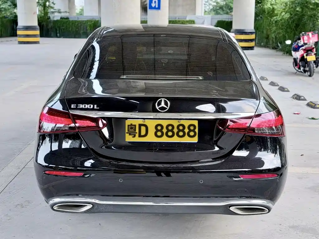 Mercedes-Benz E-Class 2023 — фото 6