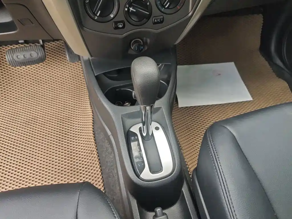Nissan Livina 2015 — фото 14