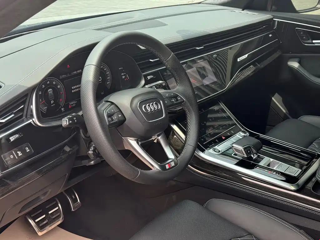 Audi Q8 2023 — фото 13