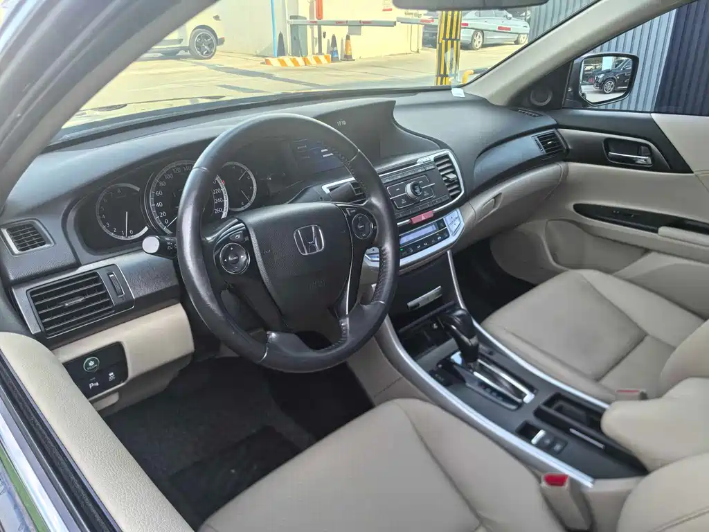Honda Accord 2014 — фото 28