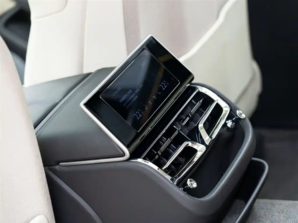 Bentley Flying Spur PHEV 2023 — фото 14