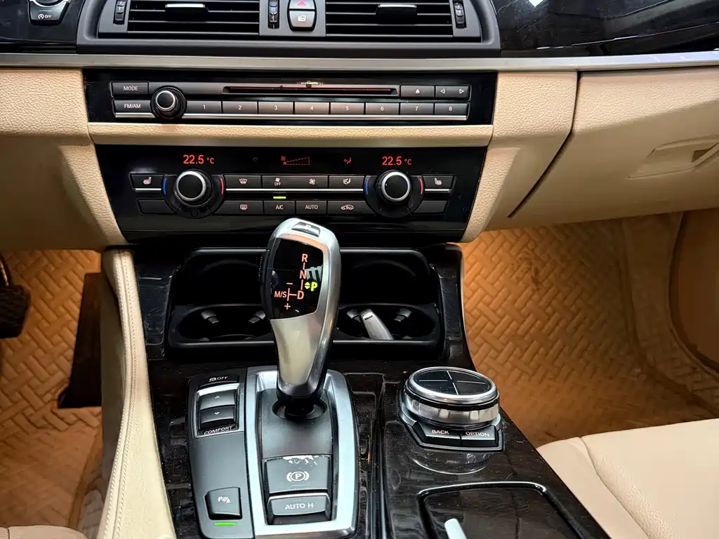 BMW 5 Series 2013 — фото 16