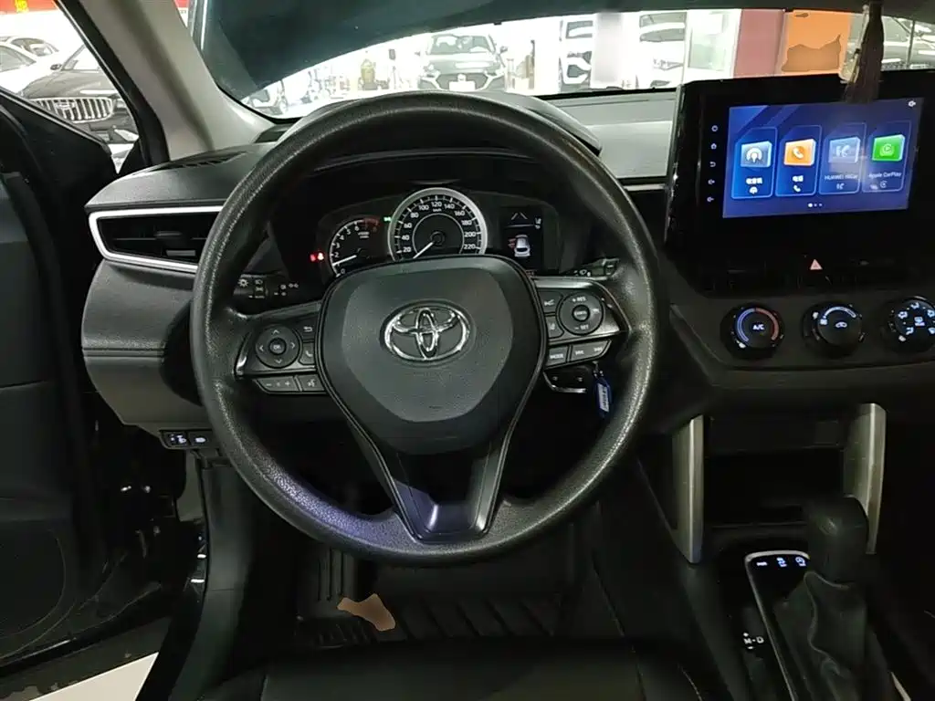 Toyota Corolla Cross 2023 — фото 11