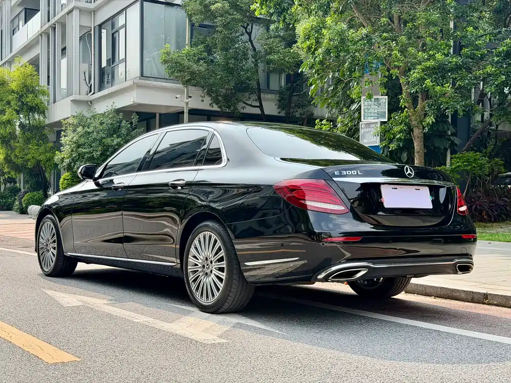Mercedes-Benz E-Class 2020 — фото 17