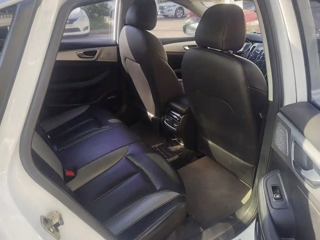 Roewe MAX 2022