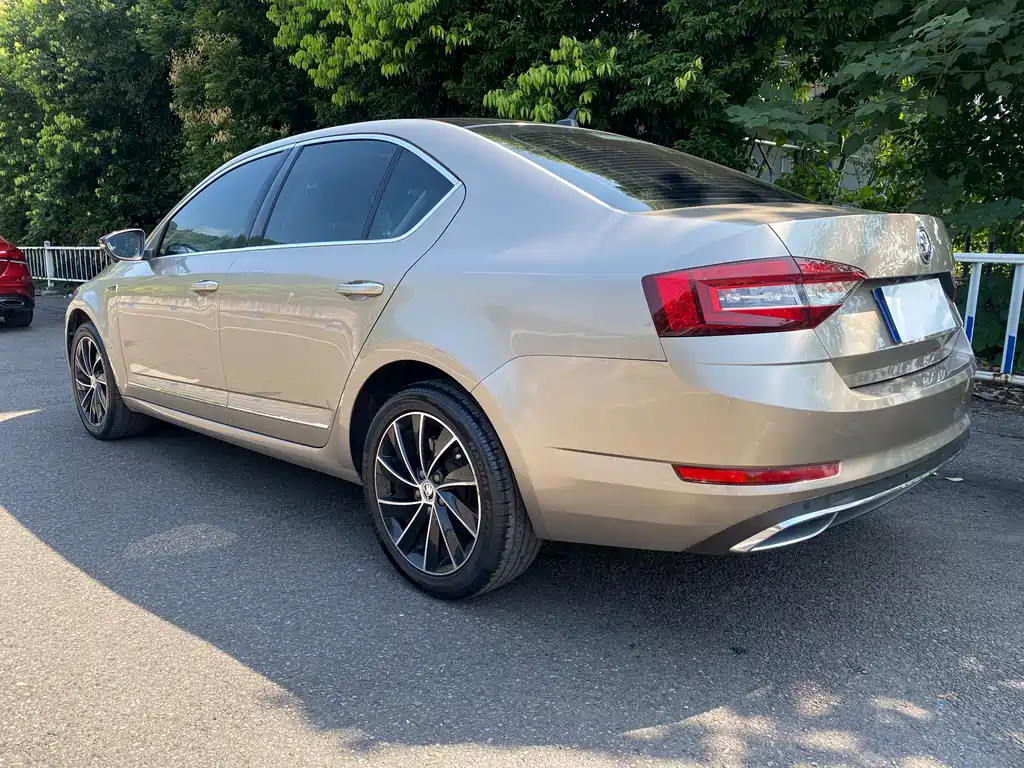 Skoda Octavia 2018 — фото 7