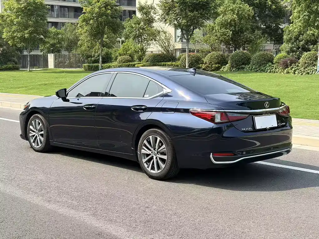 Lexus ES 2018 — фото 6