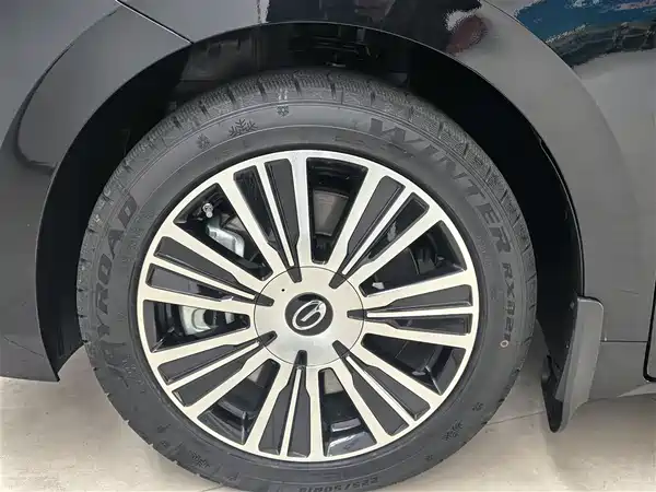 GAC Trumpchi E8 PHEV 2025