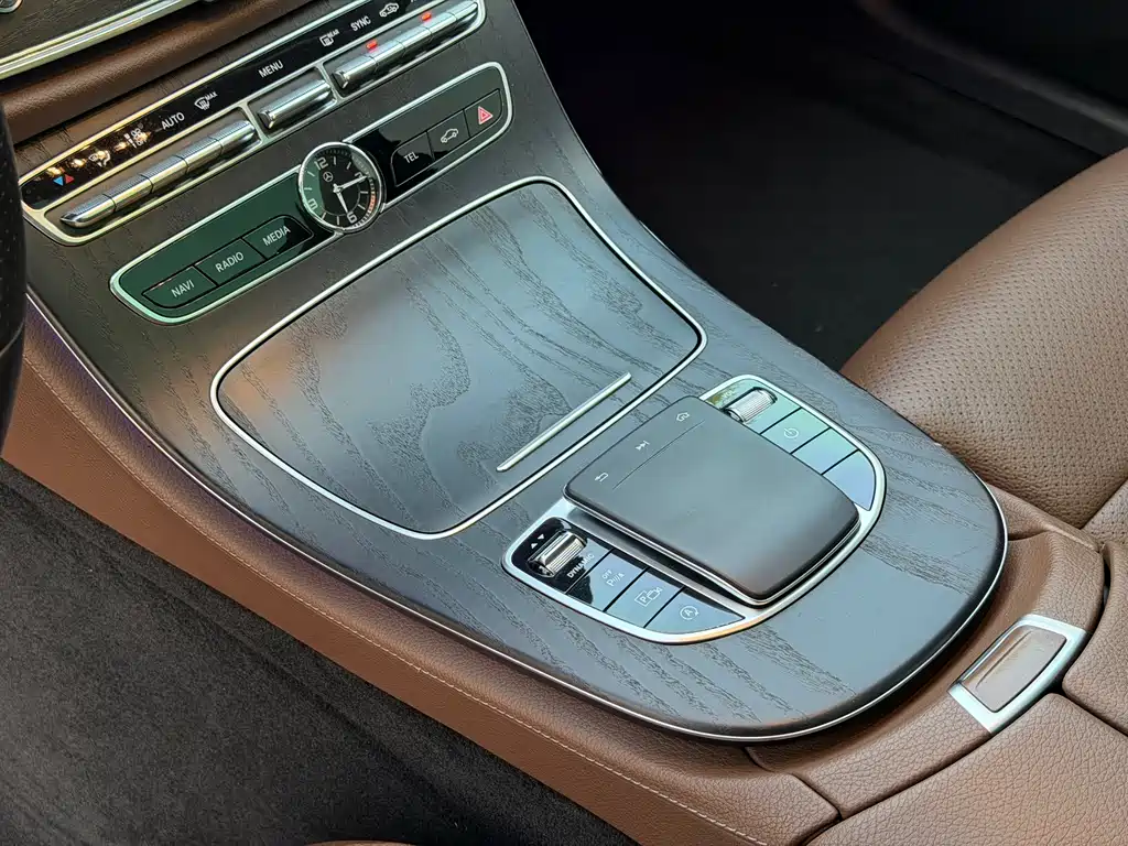 Mercedes-Benz E-Class 2019 — фото 15
