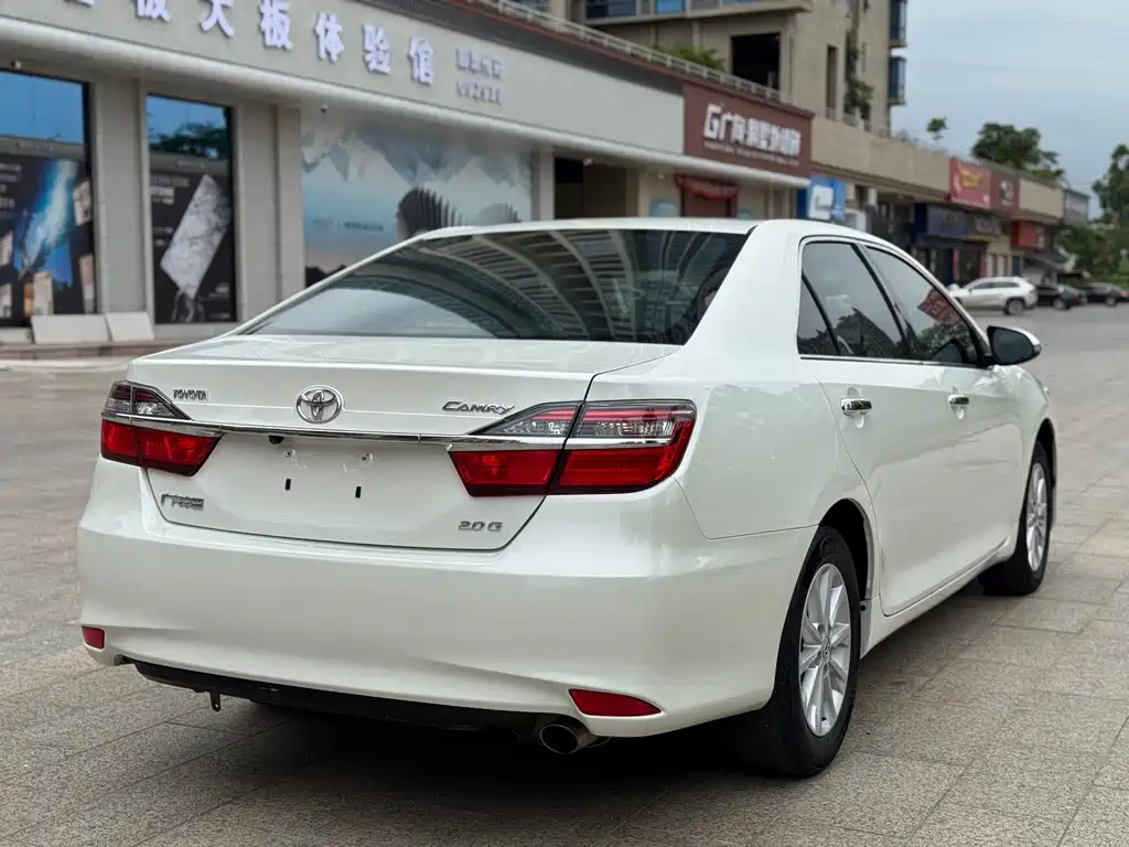 Toyota Camry 2015 — фото 6