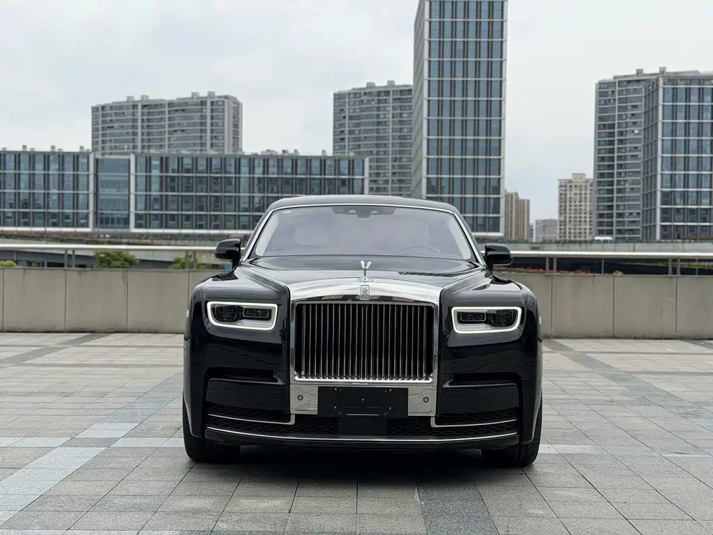 Rolls-Royce Phantom 2018 — фото 2
