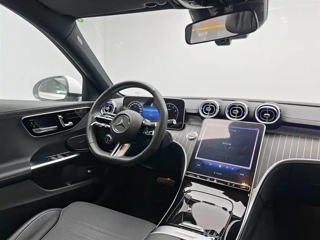 Mercedes-Benz C-Class 2023 — фото 24