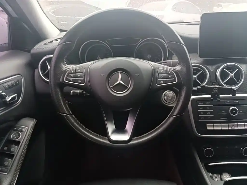 Mercedes-Benz GLA 2018 — фото 11