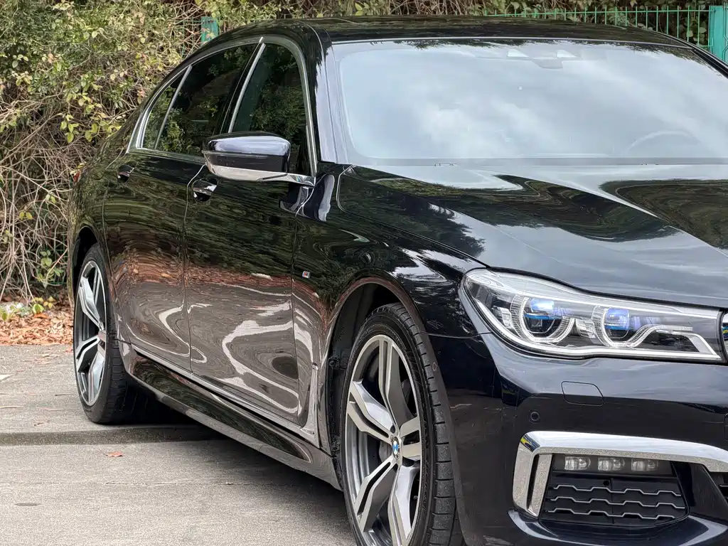 BMW 7 Series 2018 — фото 6