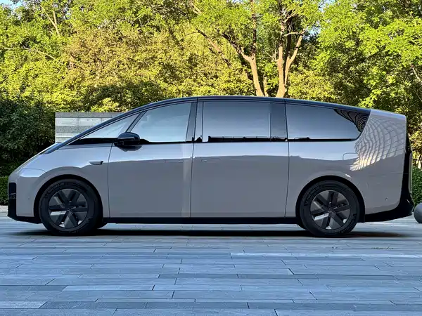 Li Auto MEGA 2025