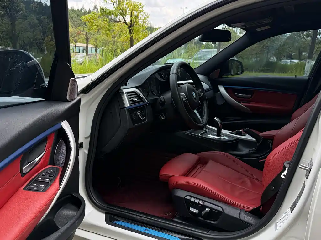 BMW 3 Series 2019 — фото 17