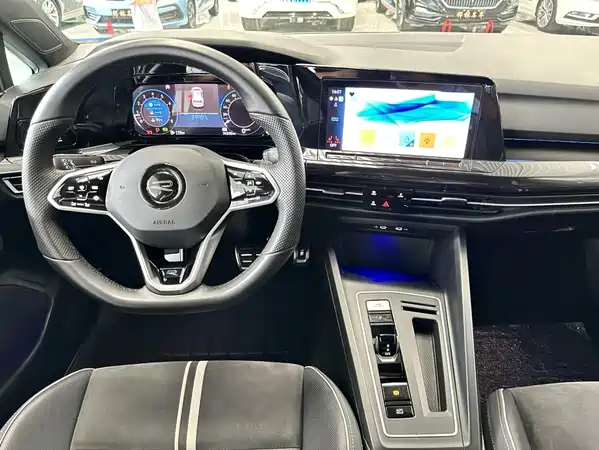 Volkswagen Golf 2021