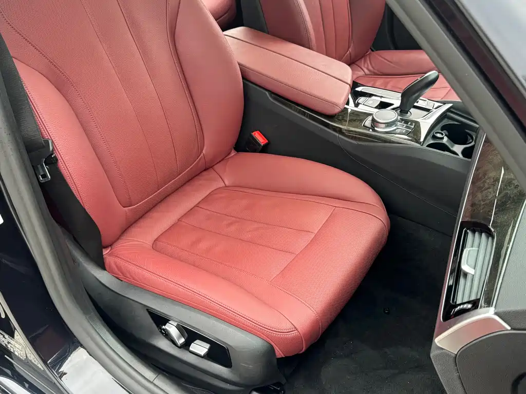 BMW 5 Series 2020 — фото 11