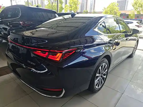 Lexus ES 2026