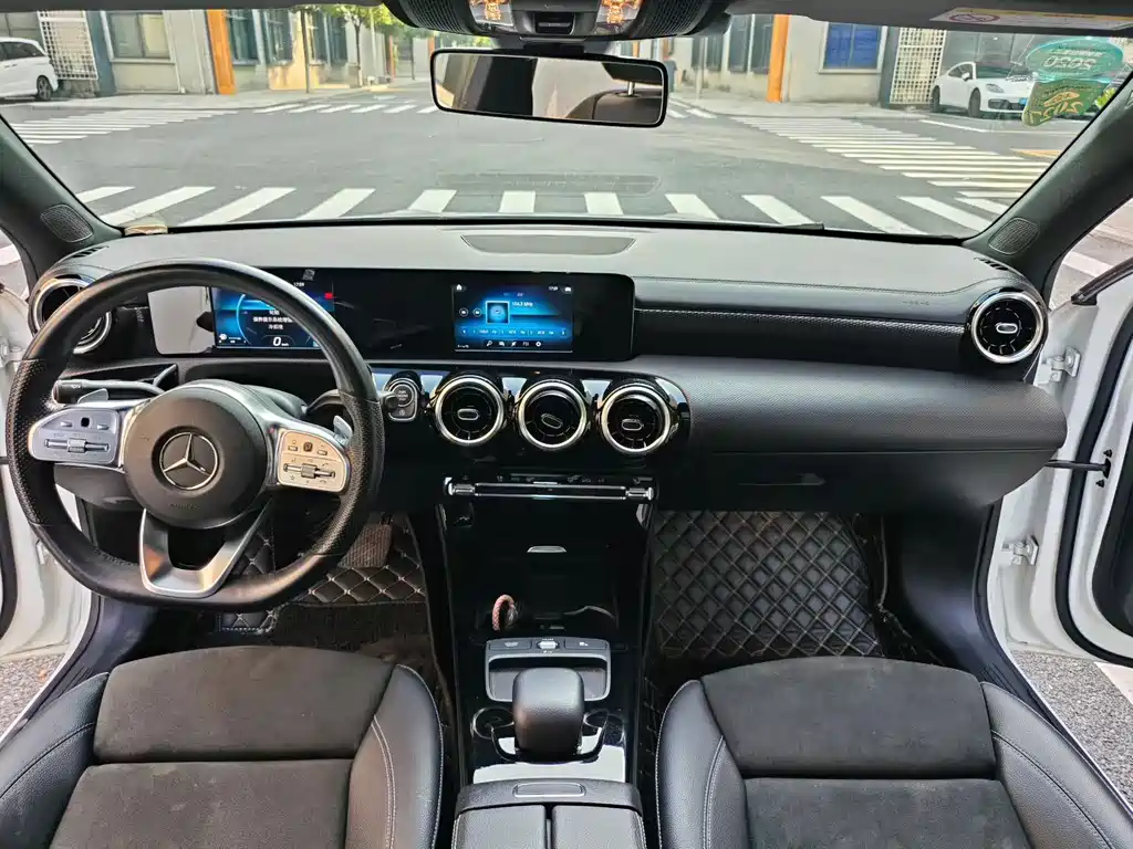 Mercedes-Benz A-Class 2019 — фото 9