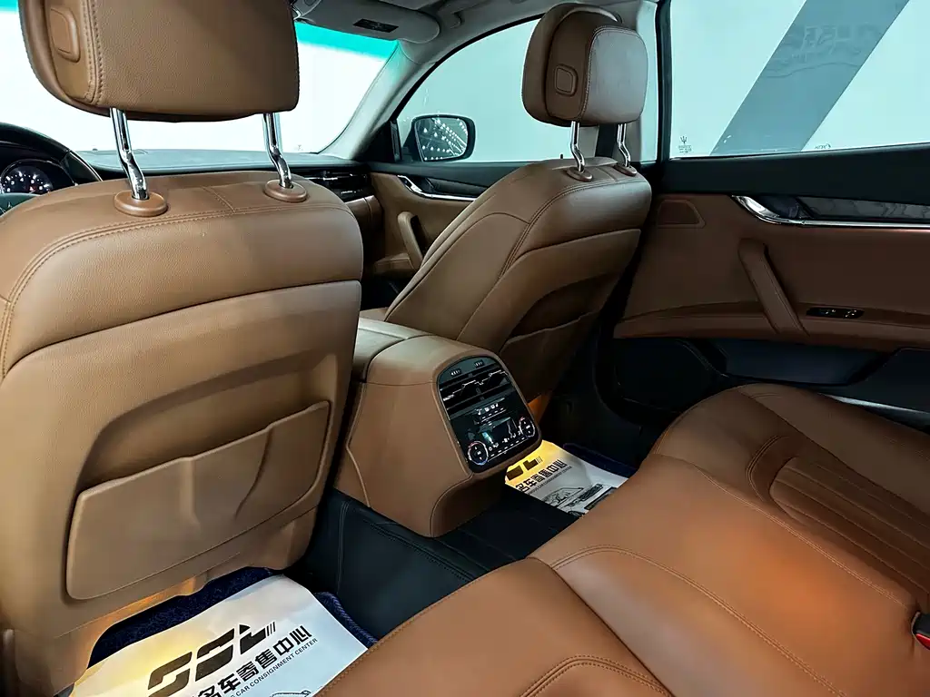 Maserati Quattroporte 2015 — фото 12