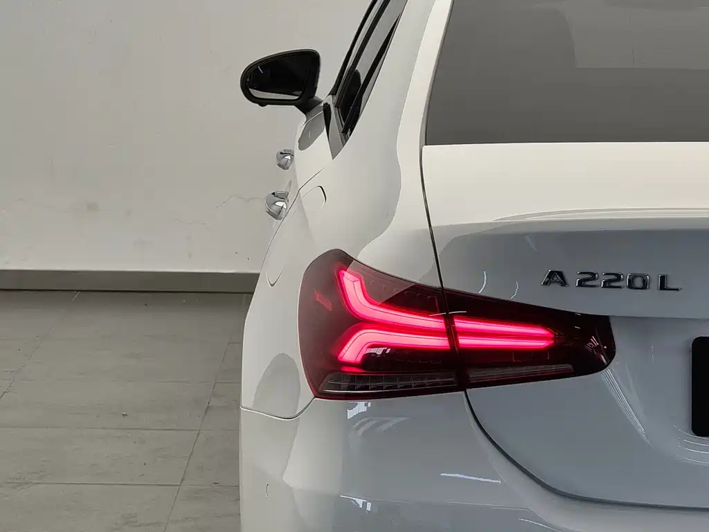 Mercedes-Benz A-Class 2020 — фото 17