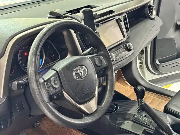 Toyota RAV4 2015