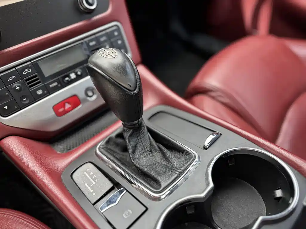 Maserati GranTurismo 2014 — фото 11
