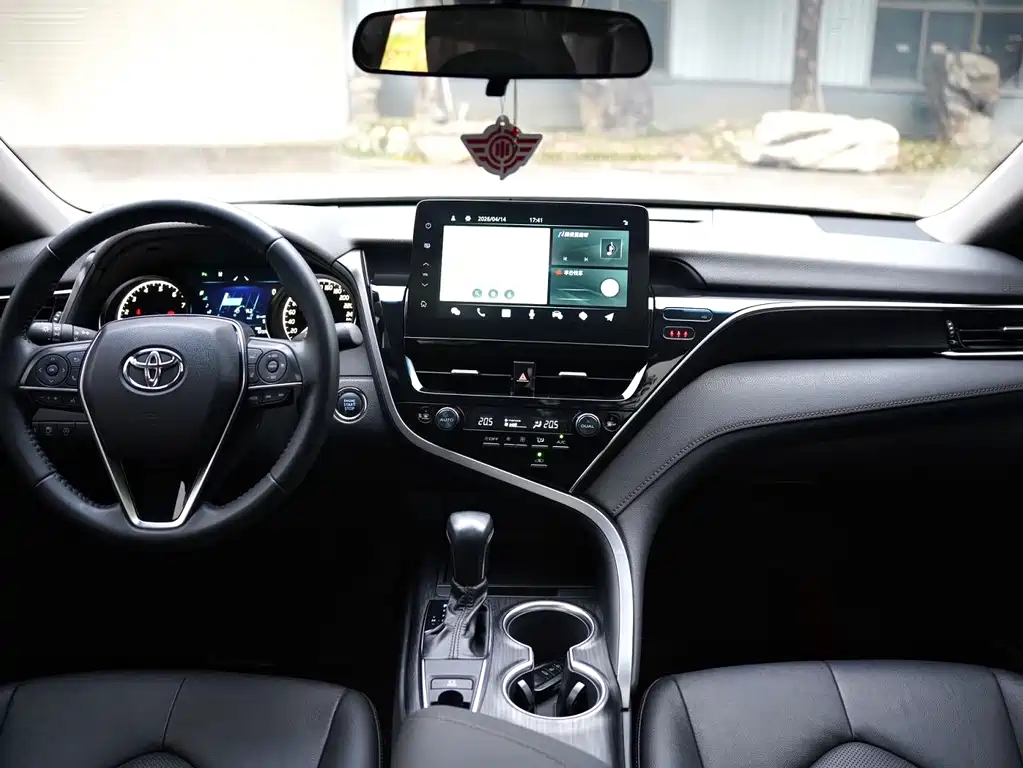 Toyota Camry 2020 — фото 17