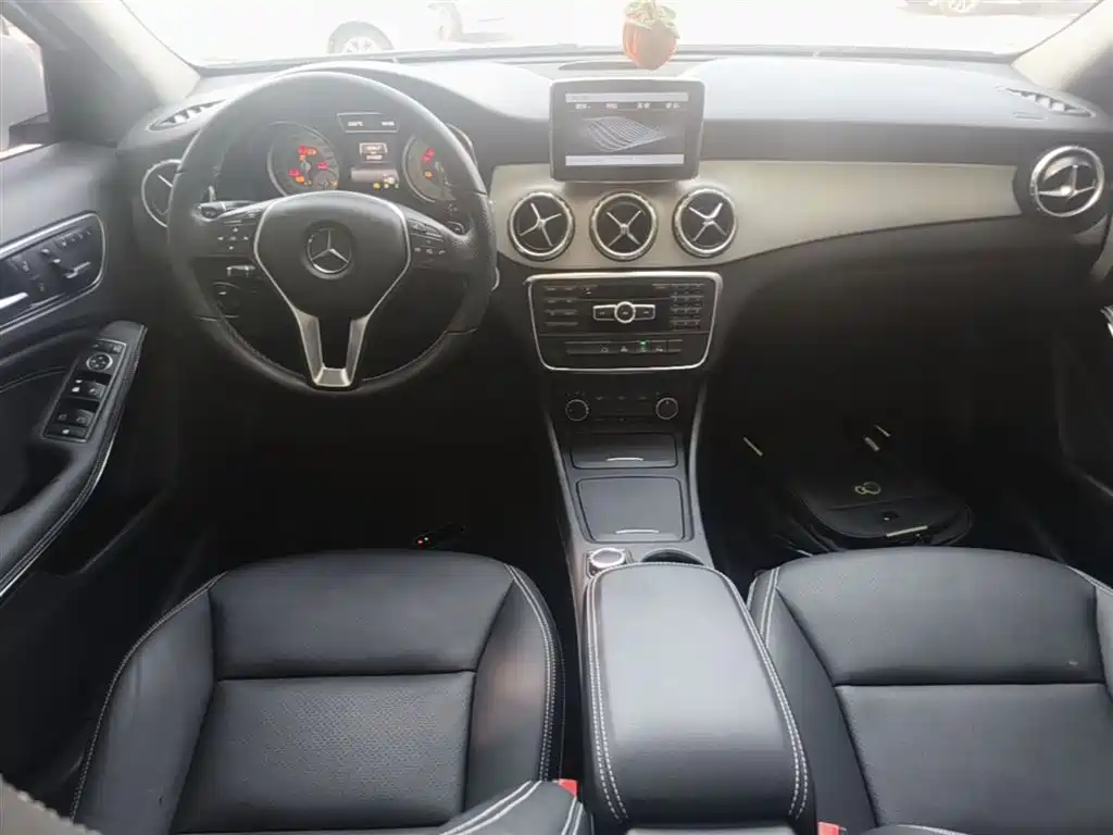 Mercedes-Benz GLA 2015 — фото 10