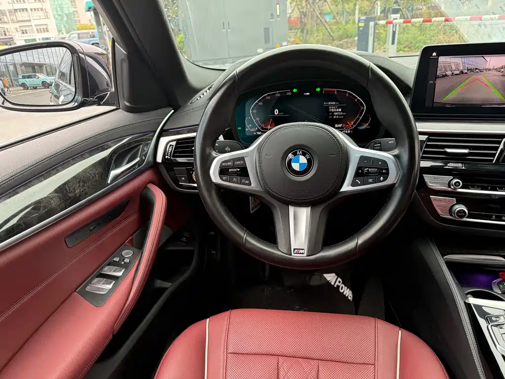 BMW 5 Series 2019 — фото 10