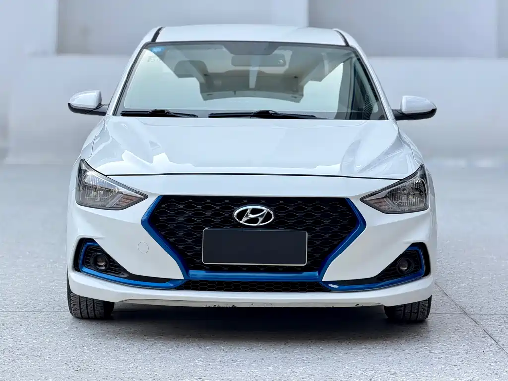 Hyundai Elantra 2019 — фото 2