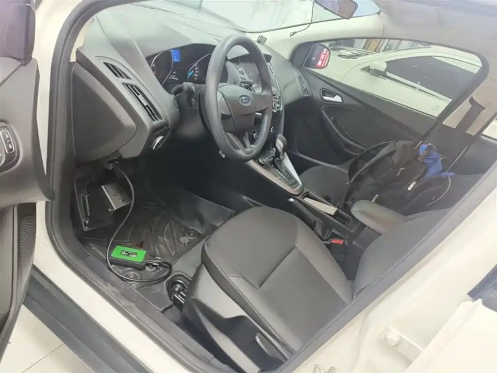 Ford Focus 2019 — фото 15